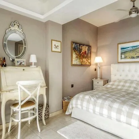 Five-star Luxury Pool Villa, Elani Villa Szíviri